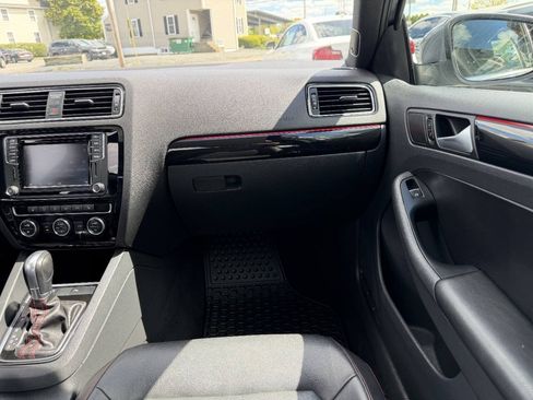 Used 2017 Volkswagen Jetta GLI FWD image 27