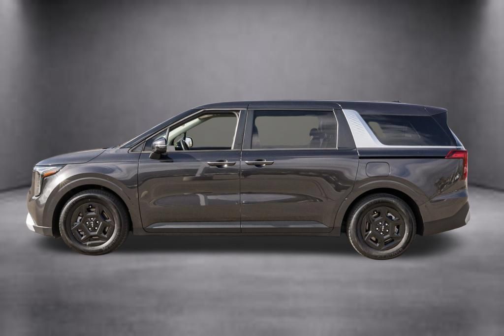 Used 2025 Kia Carnival FWD image 7