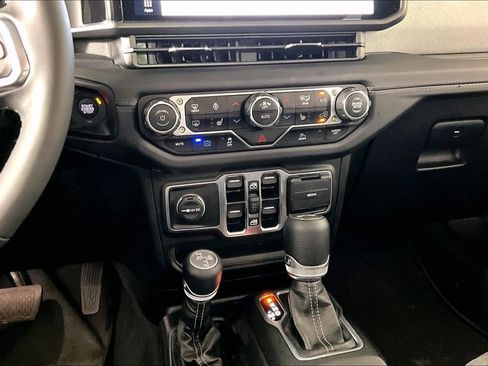 Used 2025 Jeep Wrangler Unlimited Sahara AWD/4WD image 8