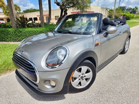 Used 2019 MINI Cooper Convertible w/ Signature Upholstery Package FWD image 2