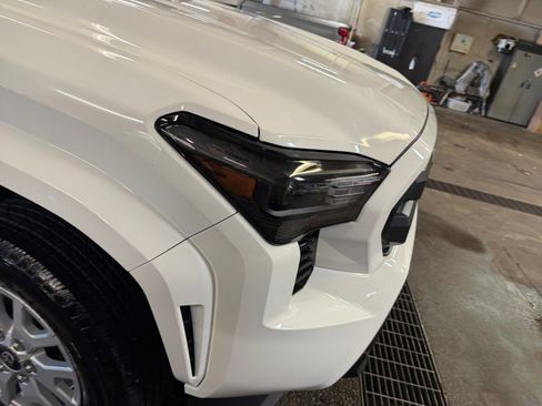 Used 2025 Toyota Tacoma SR5 AWD/4WD image 28