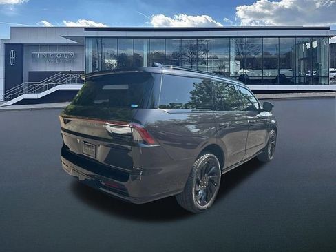 New 2026 Lincoln Navigator Reserve AWD/4WD image 8
