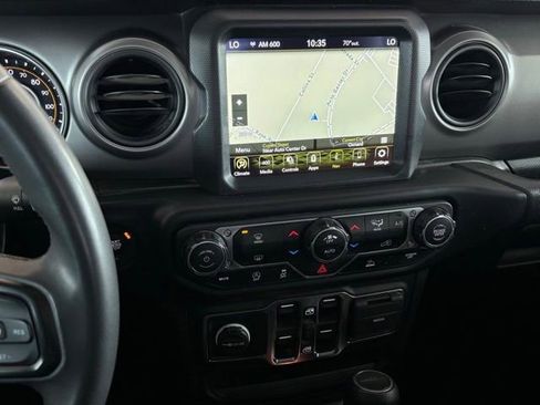 Used 2023 Jeep Gladiator Sport image 25