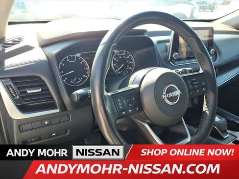 Used 2022 Nissan Rogue SV w/ SV Premium Package image 16