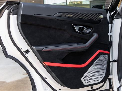 Used 2024 Lamborghini Urus Performante image 39