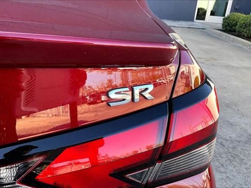 Used 2022 Nissan Versa SR w/ Trunk Package image 9