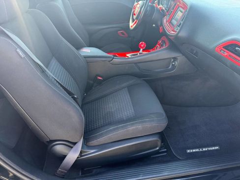 Used 2015 Dodge Challenger R/T w/ Quick Order Package 22B R/T RWD image 9