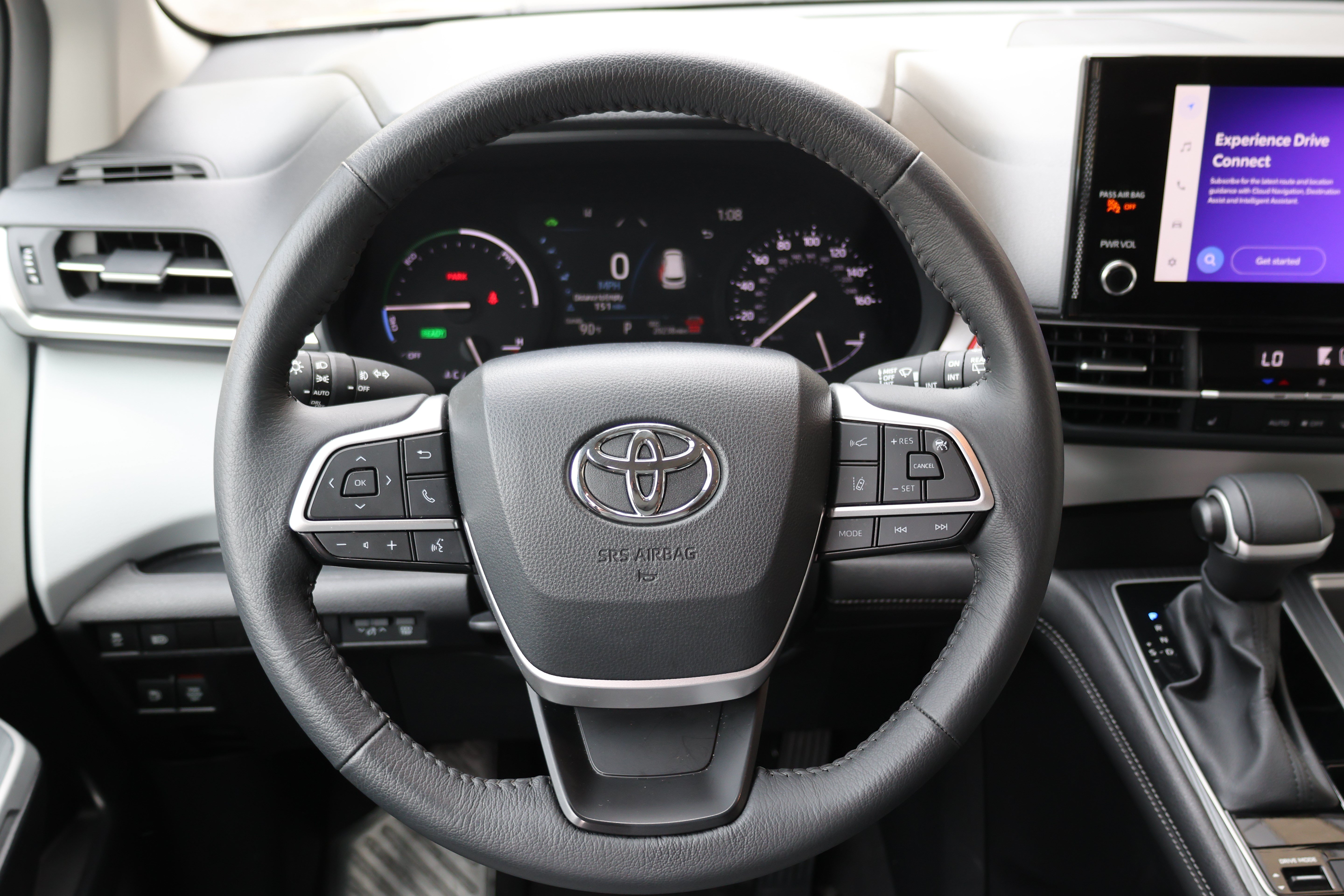 Certified 2025 Toyota Sienna XLE FWD image 31