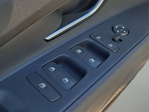 Used 2025 Hyundai Elantra SE FWD image 16