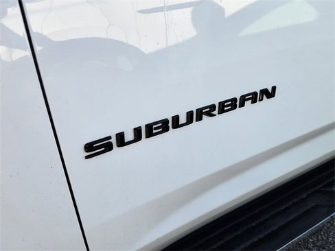 Used 2024 Chevrolet Suburban Premier image 9