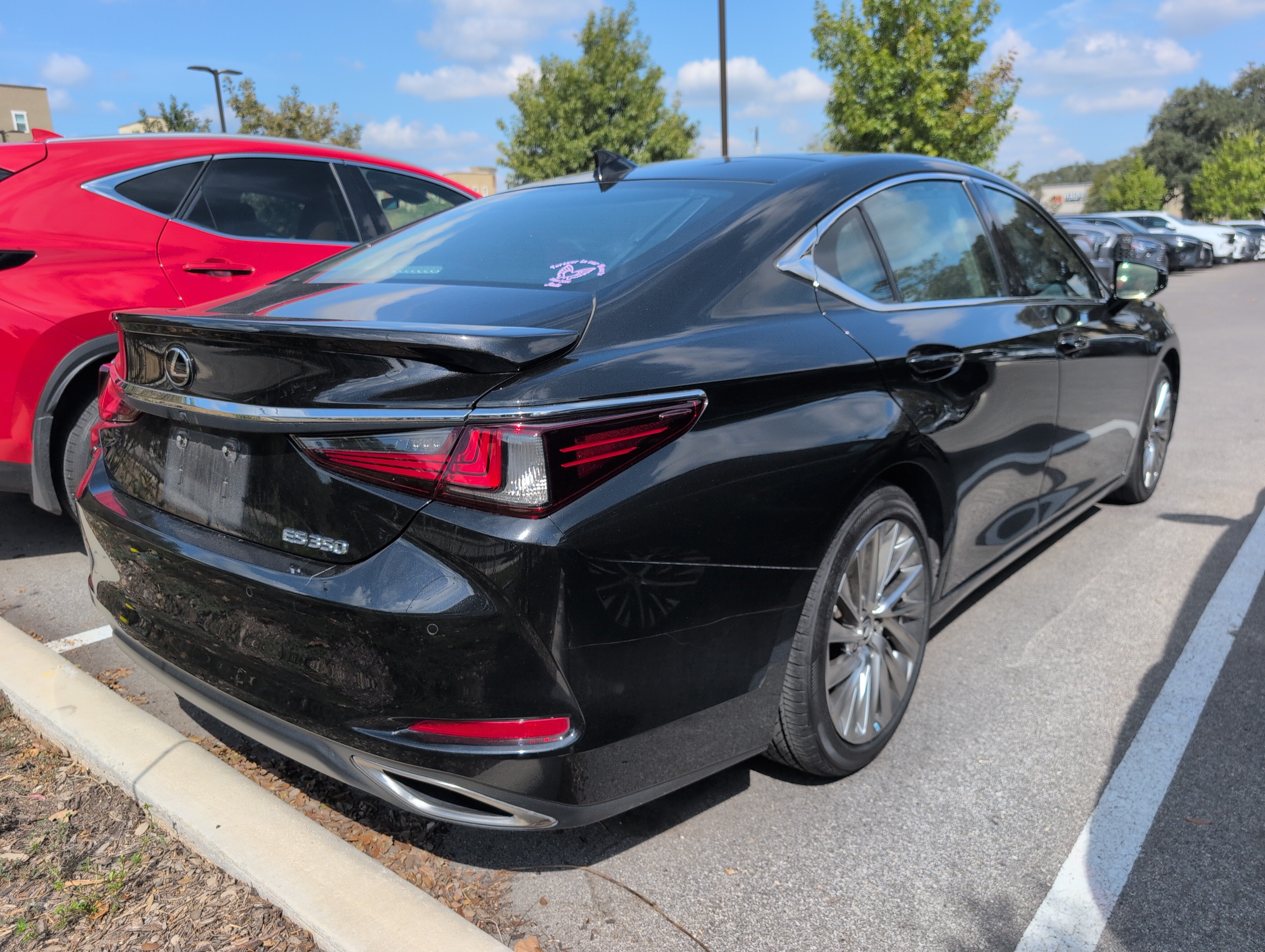 Certified 2022 Lexus ES 350 Ultra Luxury w/ Accessory Package 2 FWD image 3
