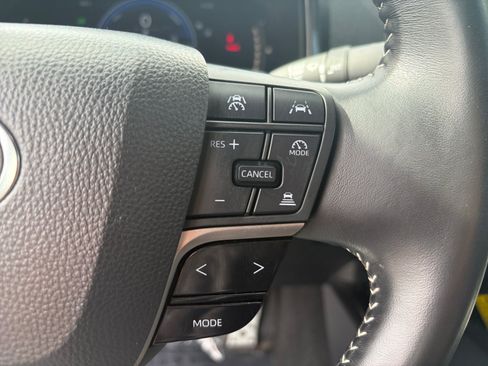 Used 2025 Toyota Camry SE FWD image 15