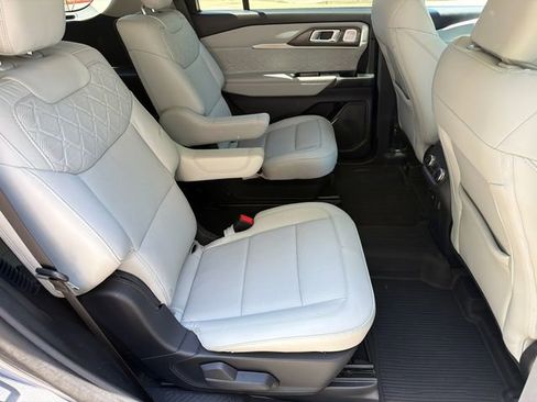 Used 2025 Ford Explorer Platinum w/ Ultimate Package AWD/4WD image 17