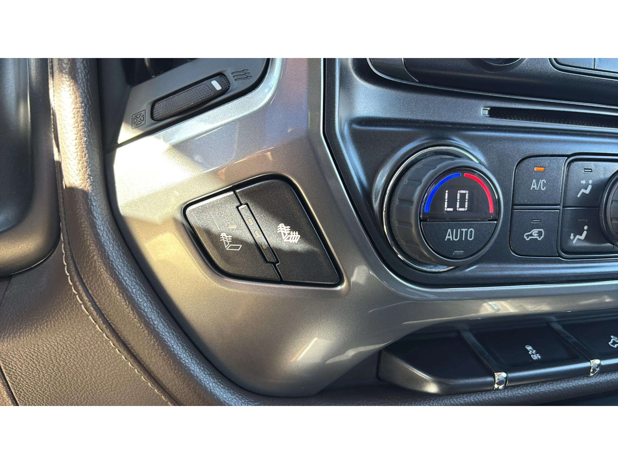 Used 2014 Chevrolet Silverado 1500 LTZ AWD/4WD image 16