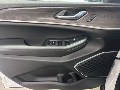 New 2026 Jeep Grand Cherokee L Limited AWD/4WD image 4