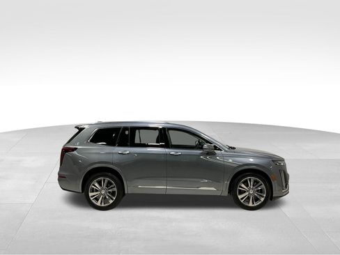 Used 2022 Cadillac XT6 Premium Luxury w/ Technology Package AWD/4WD image 3