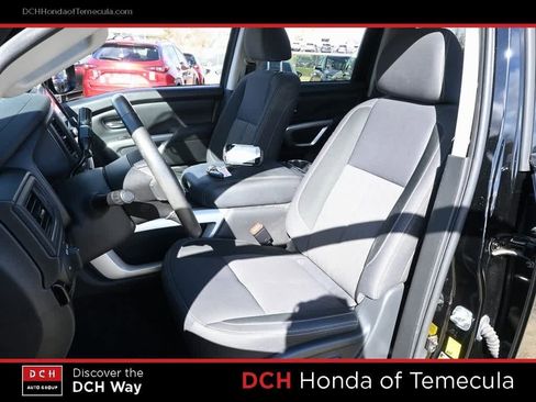 Used 2024 Nissan Titan SV w/ SV Convenience Package image 18