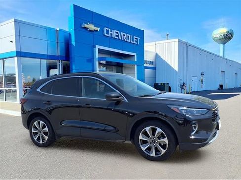 Used 2023 Ford Escape Platinum image 1