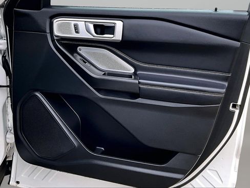 Used 2020 Ford Explorer ST w/ Premium Technology Package image 27