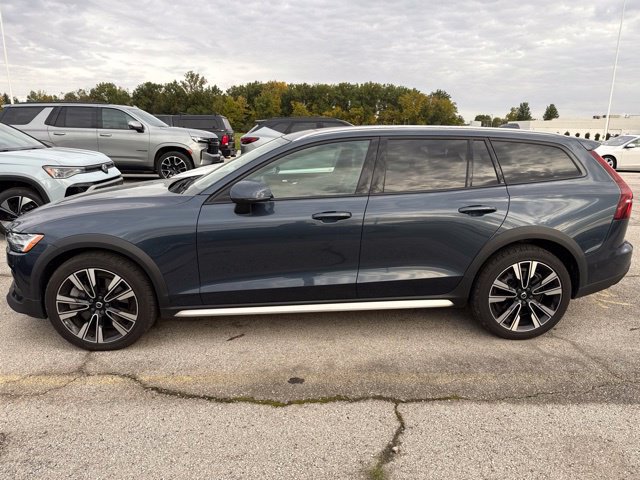 Used 2024 Volvo V60 B5 Cross Country Ultimate w/ Protection Package Premier AWD/4WD image 3