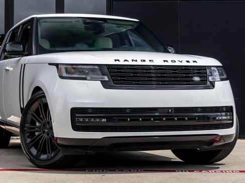 Used 2025 Land Rover Range Rover SE AWD/4WD image 5