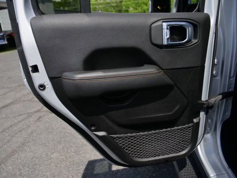 Used 2022 Jeep Wrangler Unlimited Sahara AWD/4WD image 23
