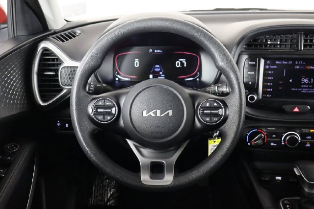 Used 2024 Kia Soul LX w/ LX Technology Package FWD image 9