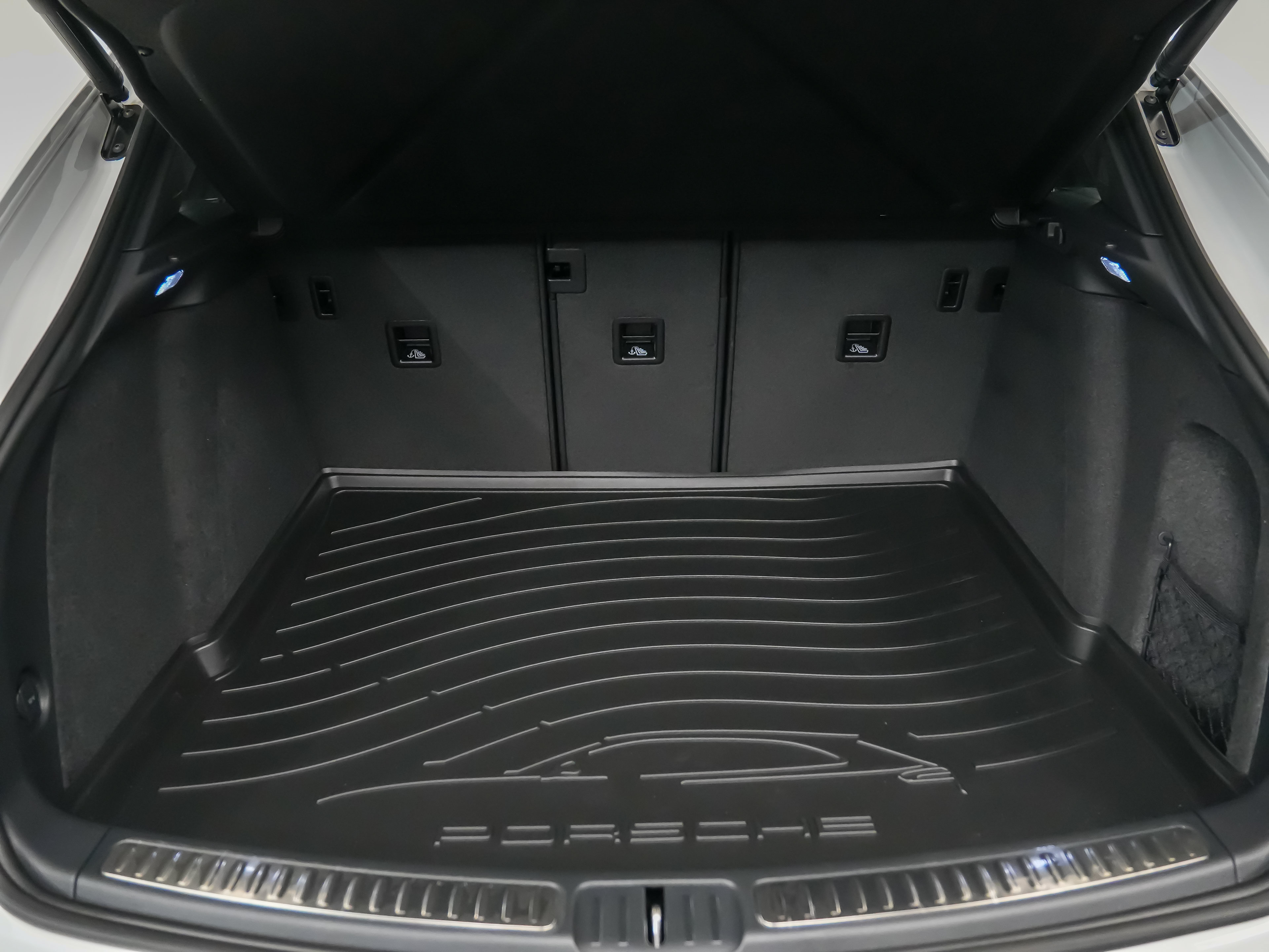 Certified 2026 Porsche Macan AWD/4WD image 13