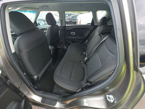 Used 2016 Kia Soul + FWD image 16