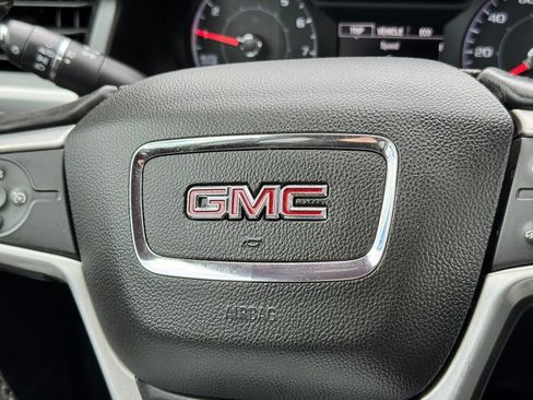 Used 2018 GMC Acadia SLE AWD/4WD image 32