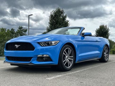 Used 2017 Ford Mustang Premium RWD image 29