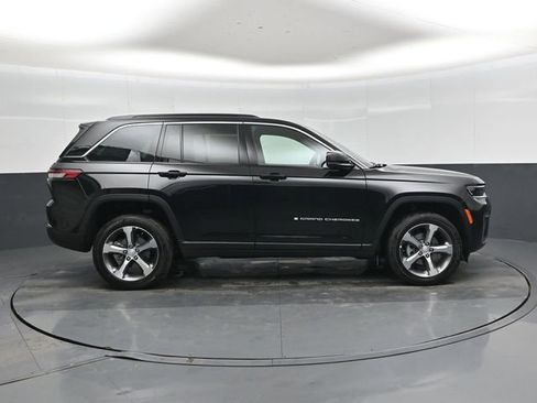 New 2026 Jeep Grand Cherokee Limited RWD image 2