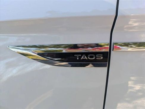 Used 2023 Volkswagen Taos SE image 28