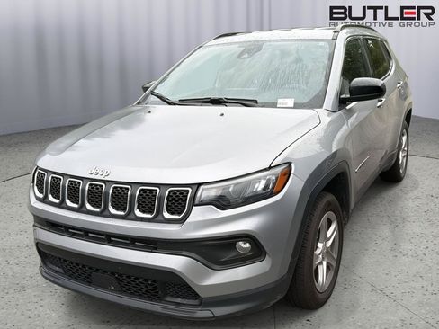 Used 2024 Jeep Compass Latitude AWD/4WD image 1
