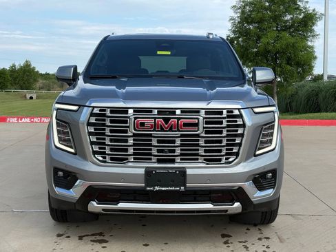 Used 2026 GMC Yukon Denali w/ Denali Reserve Package AWD/4WD image 2