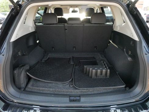 Certified 2023 Volkswagen Tiguan SE w/ Panoramic Sunroof Package AWD/4WD image 18