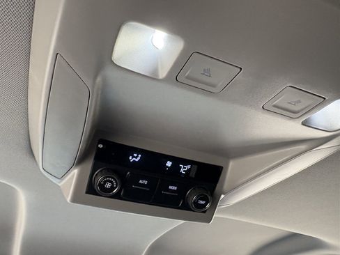 Used 2020 GMC Yukon SLE w/ HD Trailering Package image 21