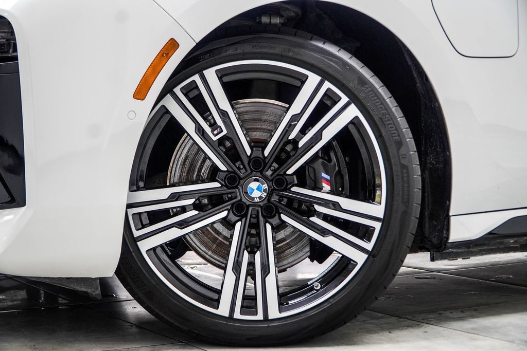 Used 2025 BMW 750e xDrive w/ Executive Package AWD/4WD image 7