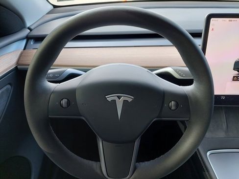 Used 2025 Tesla Model Y Long Range image 28