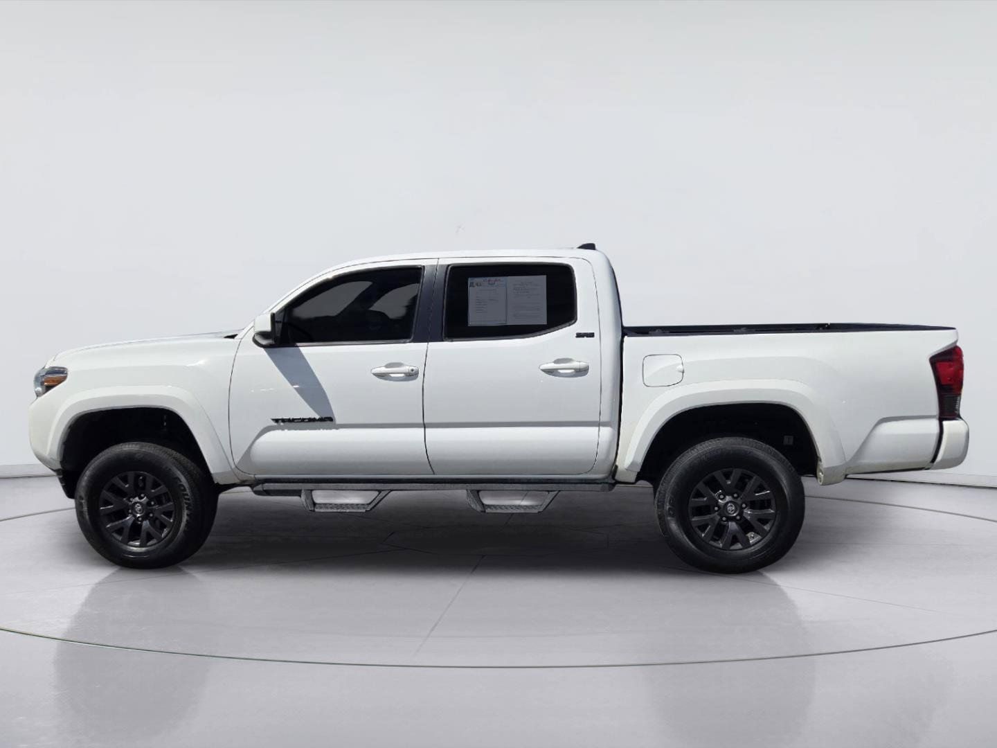 Used 2020 Toyota Tacoma SR5 w/ SR5 Appearance Package (SM) RWD image 5