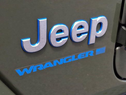 Used 2023 Jeep Wrangler Unlimited Sahara w/ Cold Weather Group AWD/4WD image 30