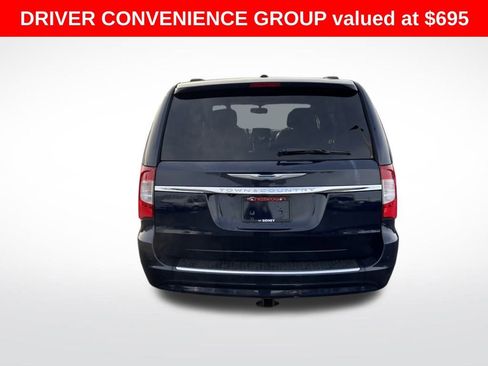 Used 2015 Chrysler Town & Country Touring-L w/ Driver Convenience Group image 4