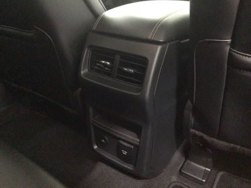 Used 2024 Ford Edge Titanium image 34