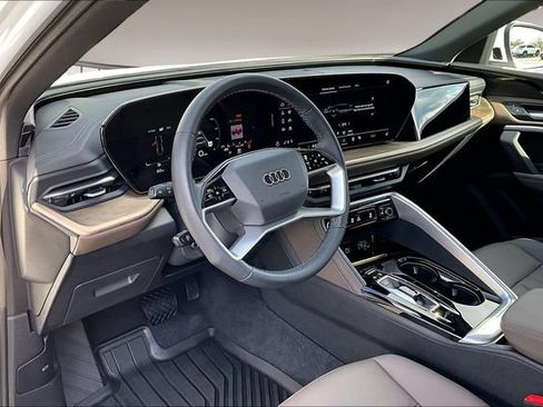Used 2025 Audi Q5 Premium w/ Convenience Package AWD/4WD image 17