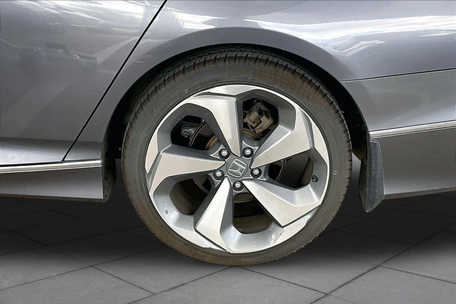 Used 2018 Honda Accord Touring image 10