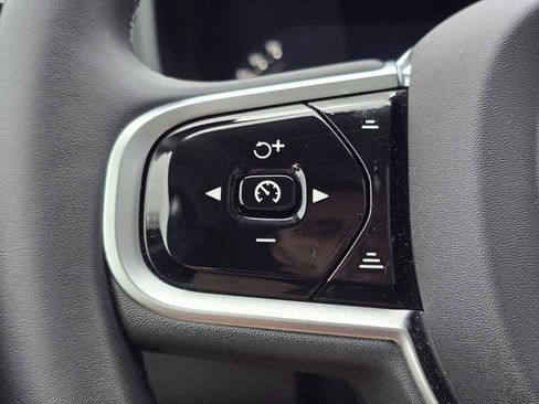 Certified 2025 Volvo XC60 B5 Plus image 33