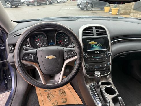 Used 2015 Chevrolet Malibu LT image 18