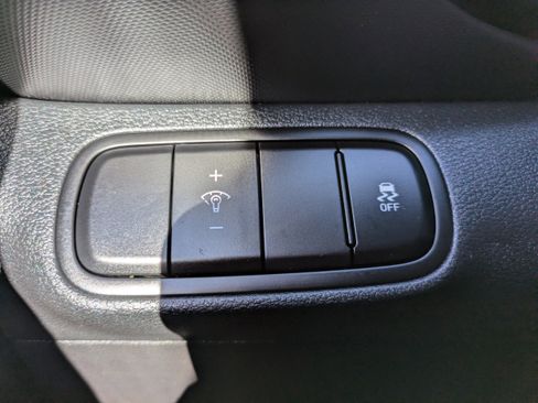 Used 2025 Hyundai Venue SEL FWD image 26