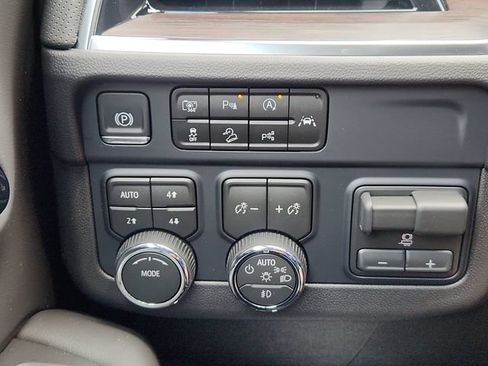 New 2026 Chevrolet Tahoe Premier w/ Sun And Tow Package AWD/4WD image 24