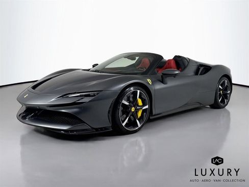 Used 2022 Ferrari SF90 Spider image 9